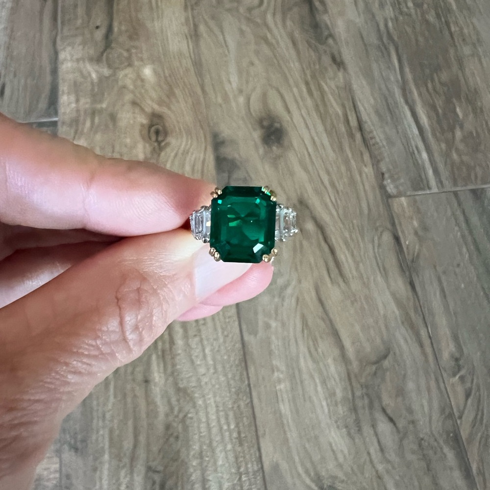 Green Gemstone & Rhinestone Ring - Picture 5 of 7